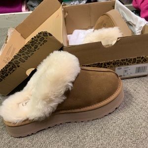 UGG DISQUETTE PLATFORM SLIPPERS 7 - never worn